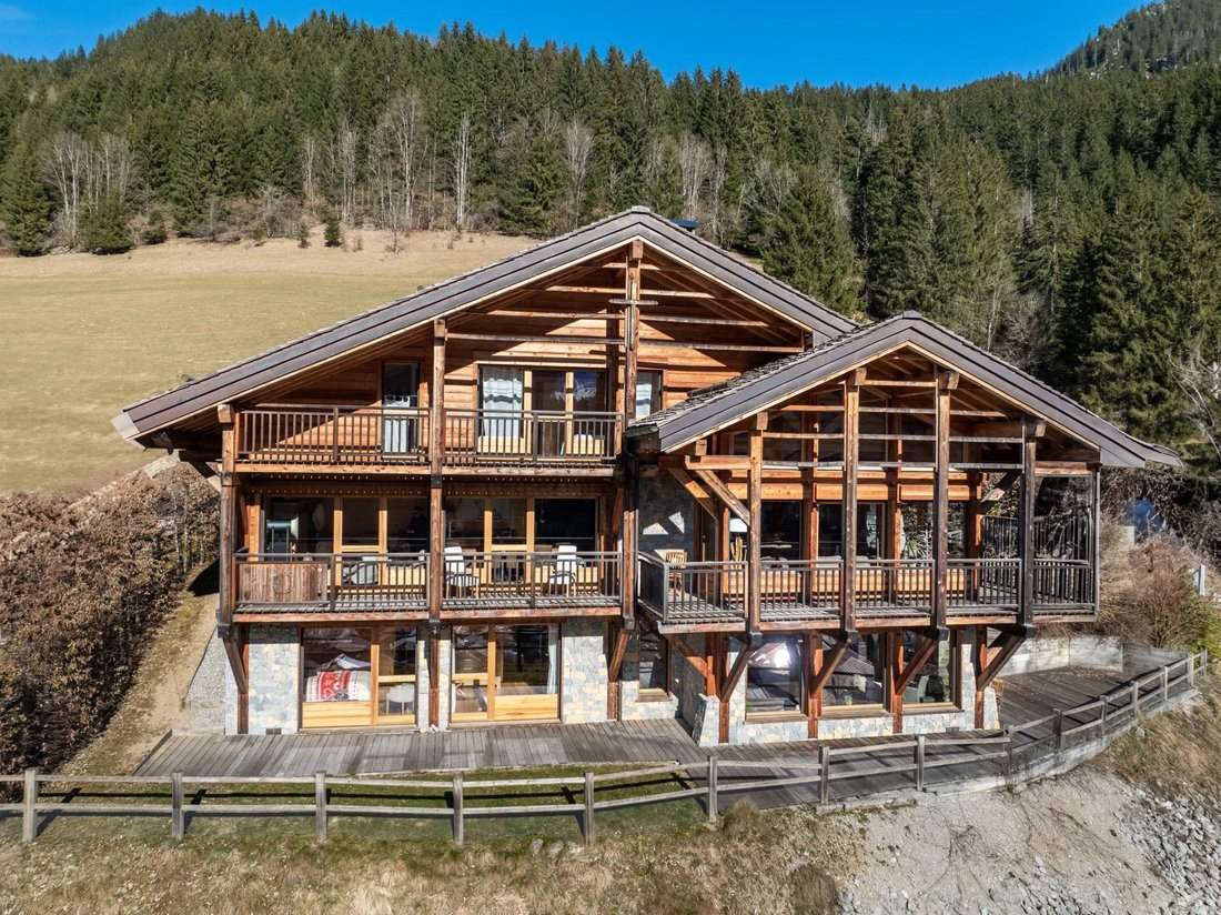 Chalet in La Chapelle-d'Abondance, Auvergne-Rhône-Alpes, France 4 - 15823247