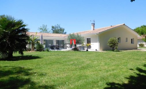 House in Nord Ouest, Saint-André-de-Cubzac, France 1