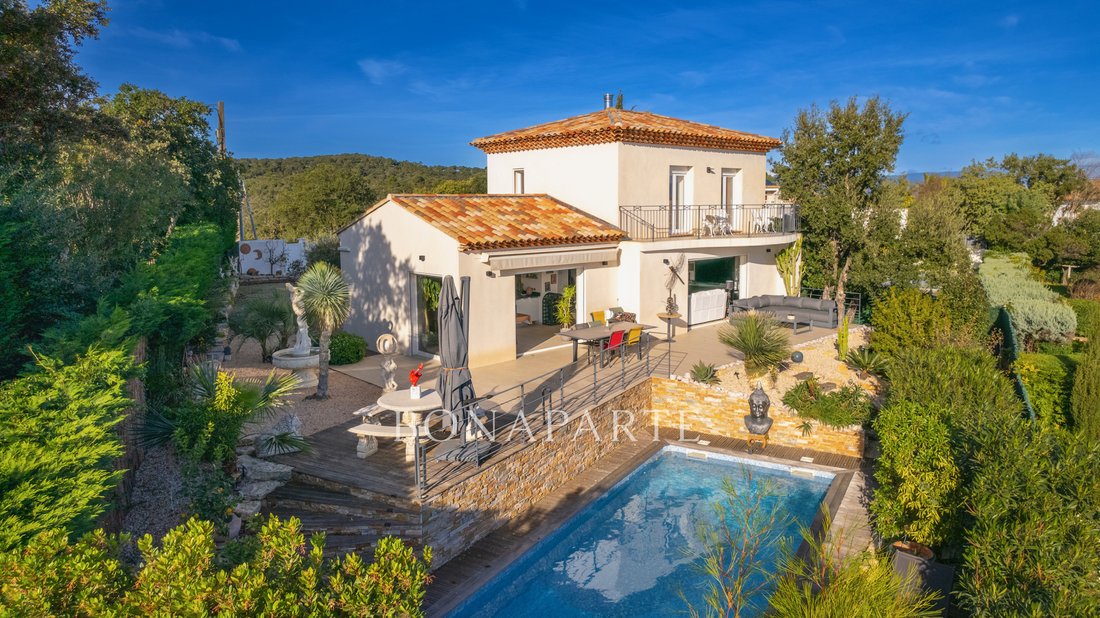 La Villa des Étoiles: Where Azure Skies Kiss the Mediterranean