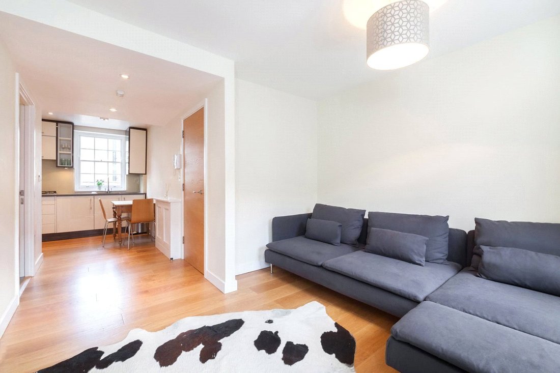 Apartment in Fitzrovia, Camden, England 2 - 15815213