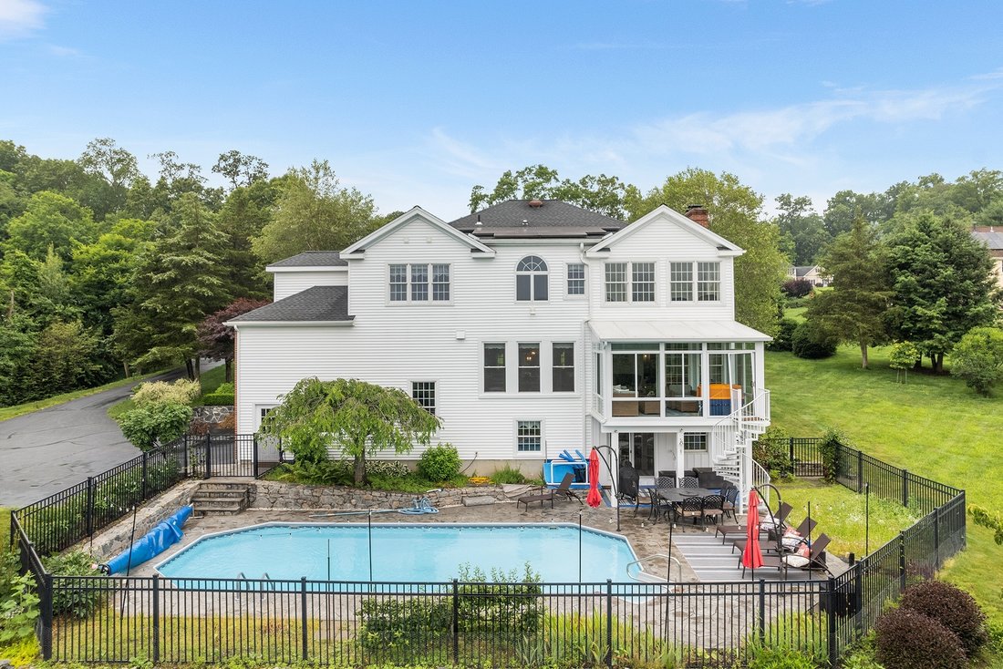 10678 Rabbit Ridge Ct 35 Lake Ridge Rd In Southbury, Connecticut, United States For Sale ...