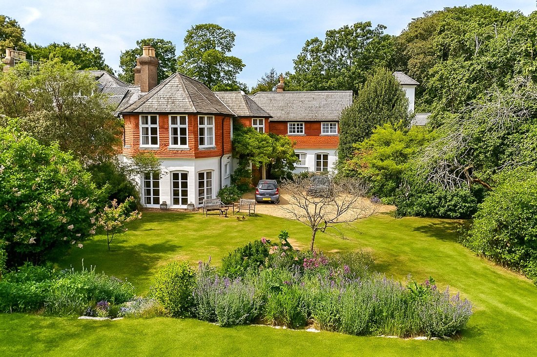 House in Highcliffe, England 1 - 15426227