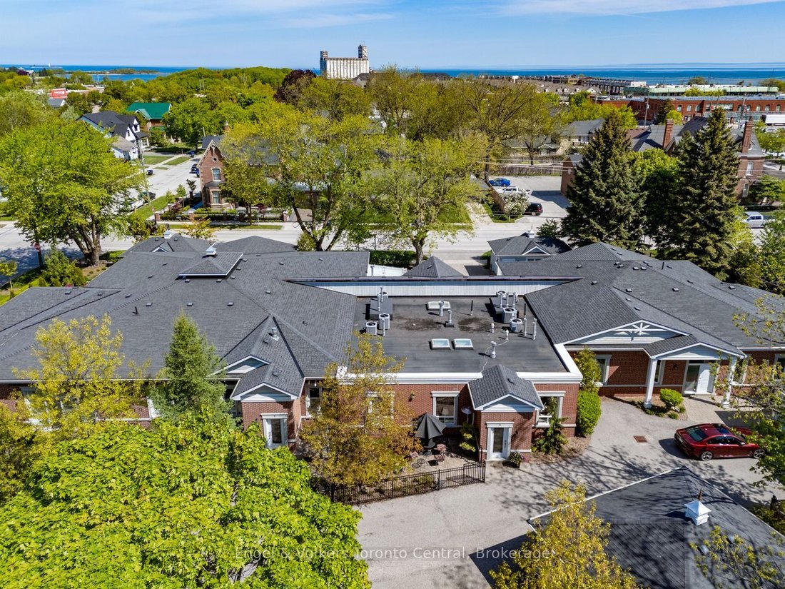 House in Collingwood, Ontario, Canada 1 - 15818045