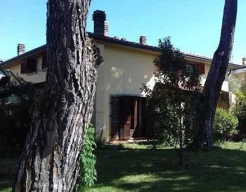 Villa in Marina di Carrara, Tuscany, Italy 3 - 15817519