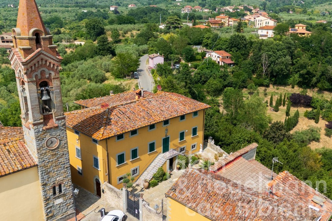 Estate in Terranuova Bracciolini, Tuscany, Italy 2 - 15815175