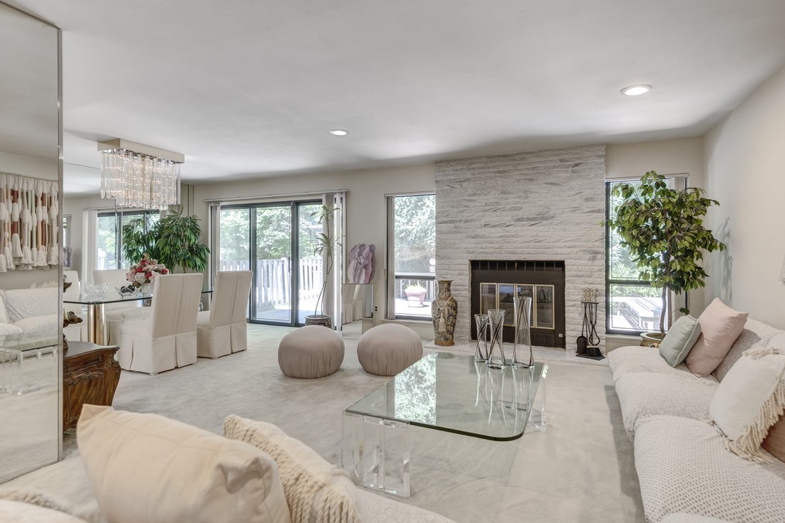 Condo in Jericho, New York, United States 4 - 15818061