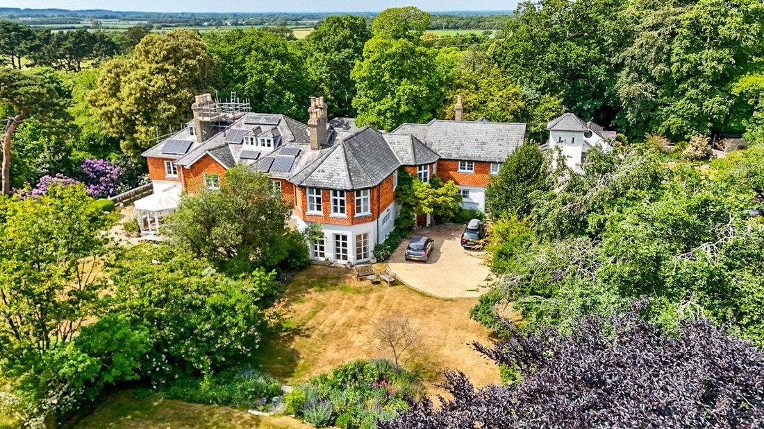 House in Highcliffe, England 4 - 15426227