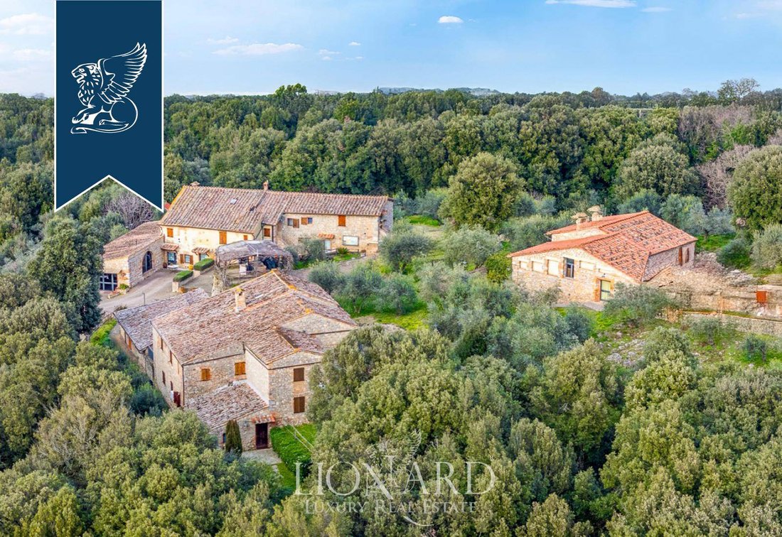 Villa in Monteriggioni, Tuscany, Italy 2 - 10918873
