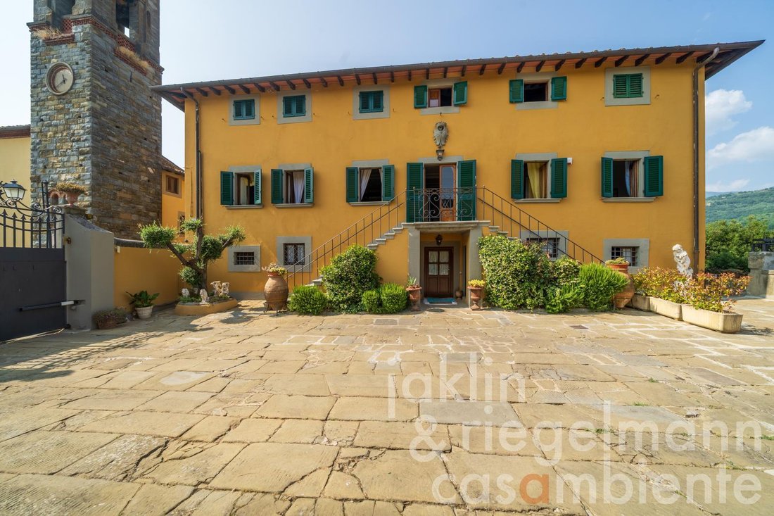 Estate in Terranuova Bracciolini, Tuscany, Italy 1 - 15815175