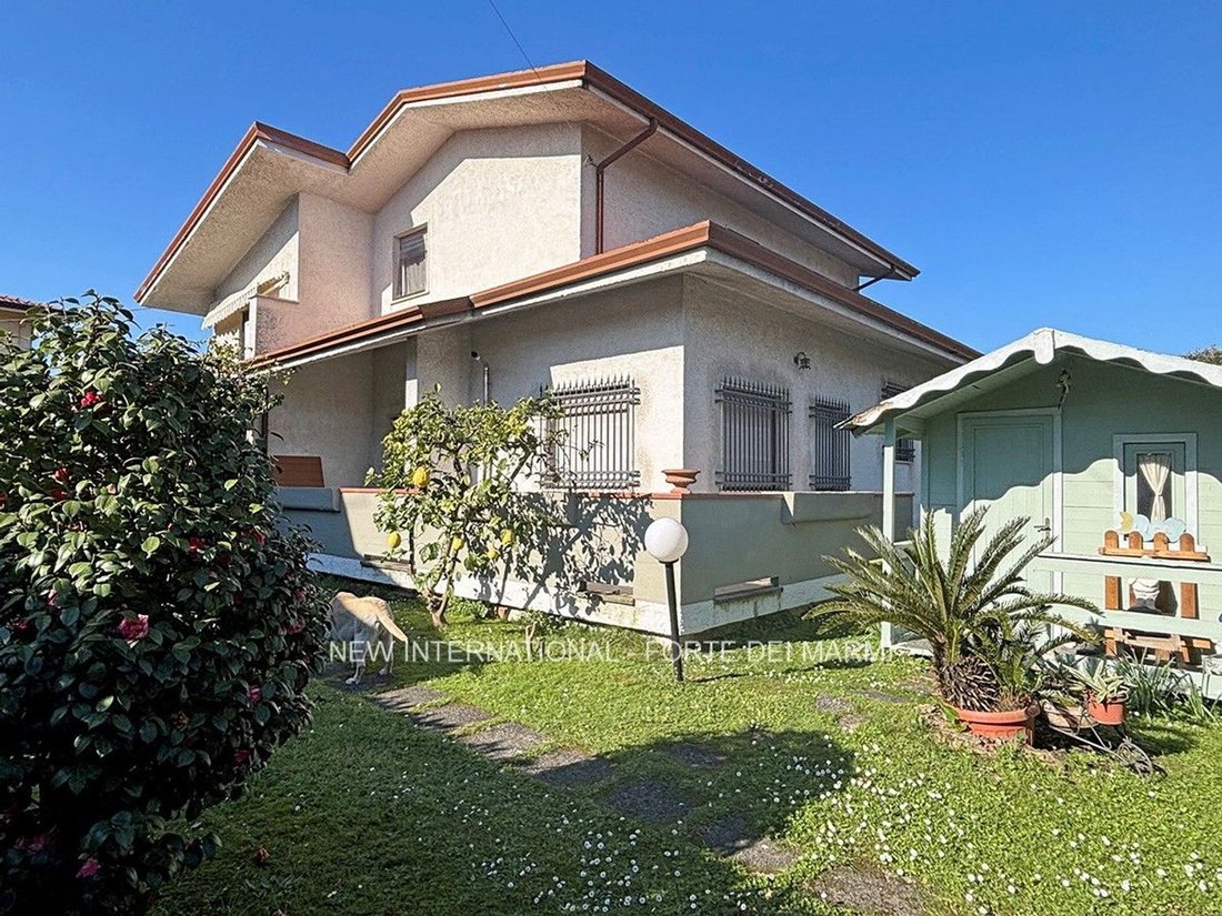 House in Ronchi, Massa, Italy 1 - 15823740