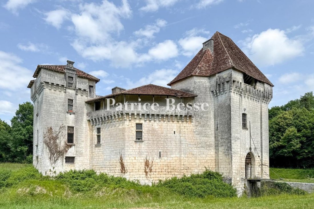 Le Château des Siècles – A Périgord Fortress Whispering Through Time