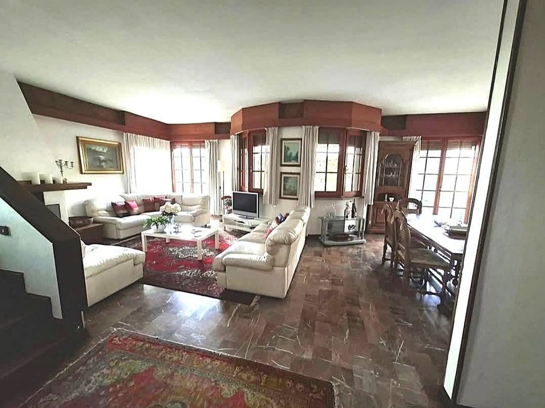 Villa in Ronchi, Massa, Italy 1 - 15817528