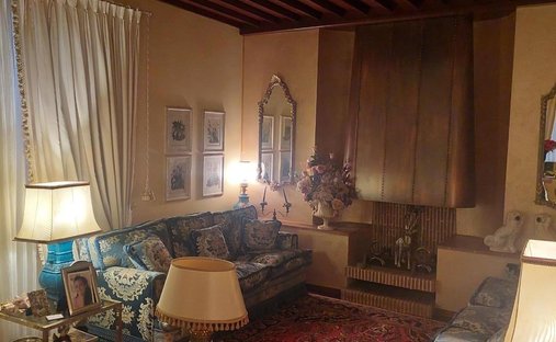 Villa in Castelfranco di Sotto, Tuscany, Italy 1
