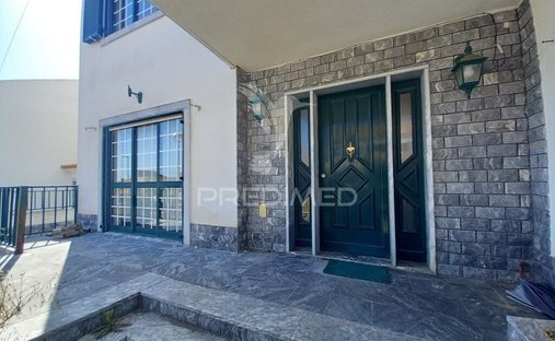 House in Santo Isidoro, Lisbon, Portugal 1
