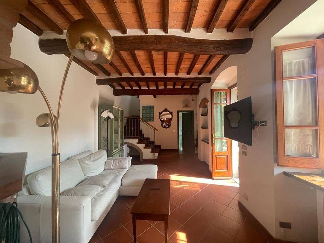 Townhouse in Vittoria Apuana, Forte dei Marmi, Tuscany 3 - 15817524