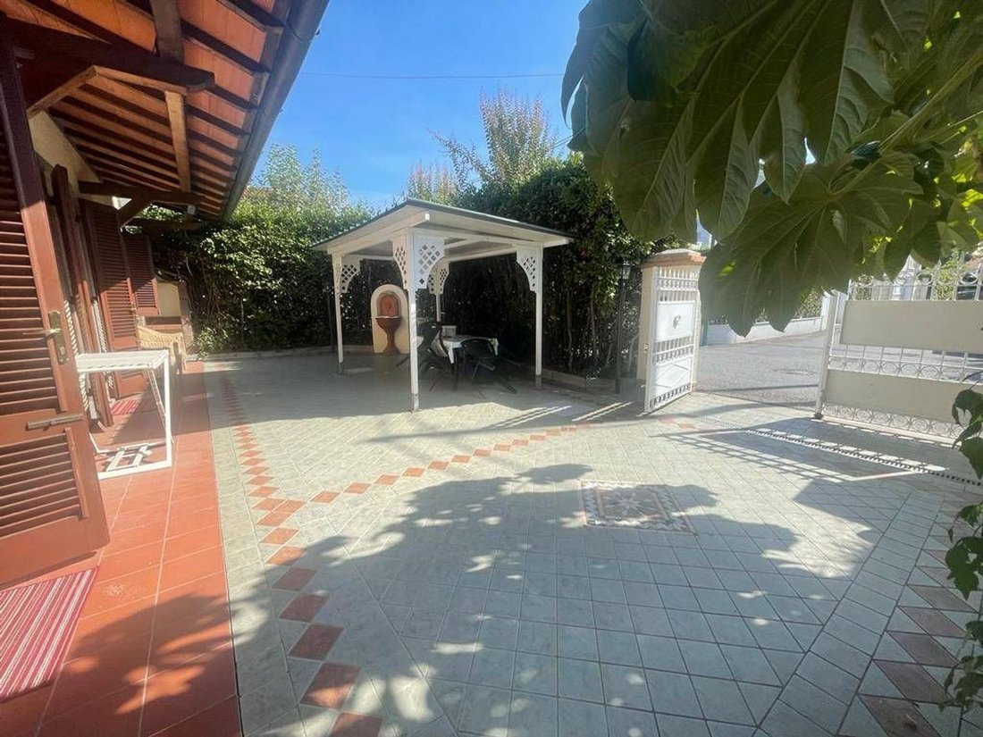 Townhouse in Vittoria Apuana, Forte dei Marmi, Tuscany 2 - 15817524