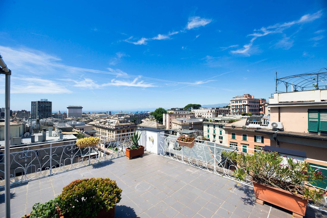 Apartment in Circonvallazione, Genoa, Liguria 2 - 15817868