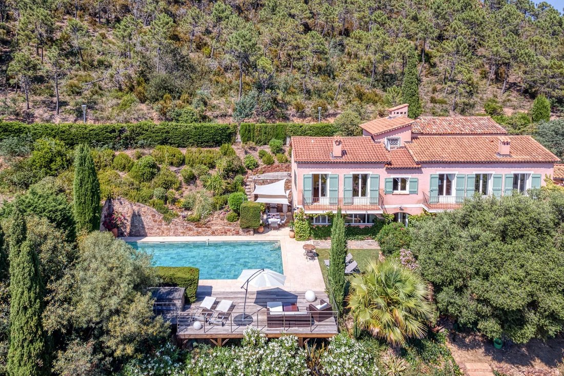 House in Théoule-sur-Mer, Provence-Alpes-Côte d'Azur, France 1 - 15817655
