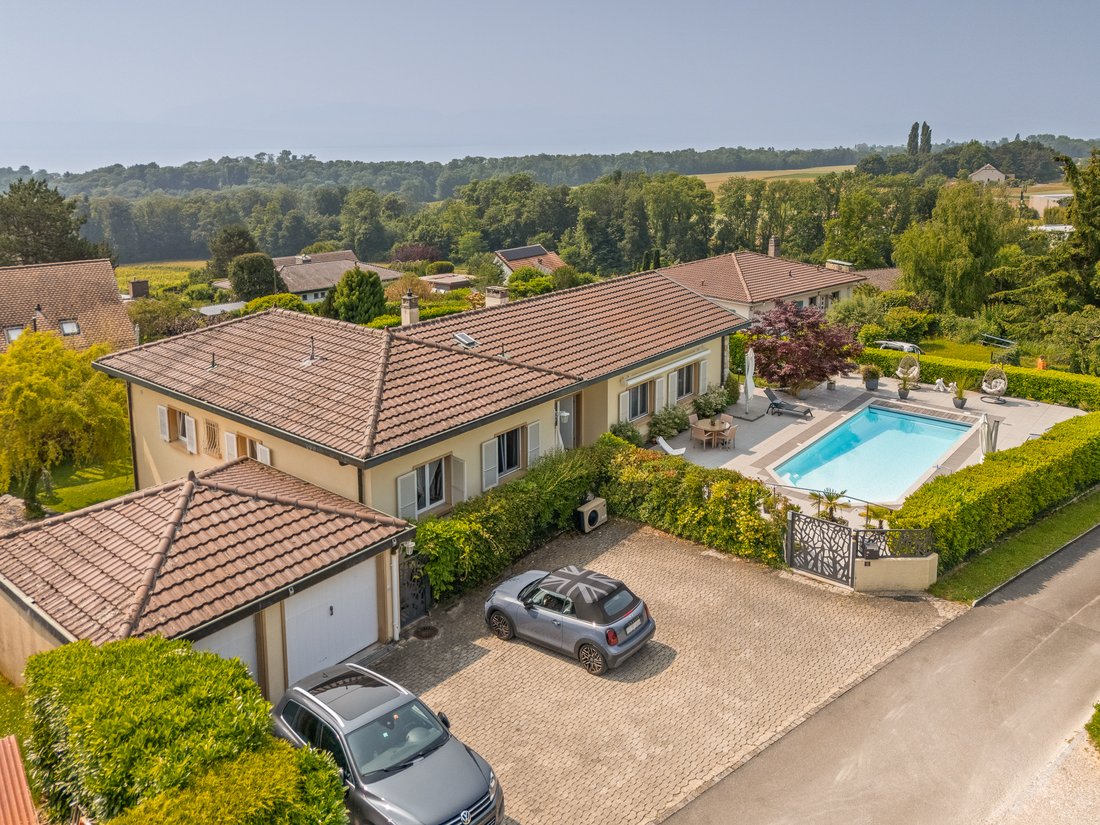 6 Bedroom For Sale In Sully