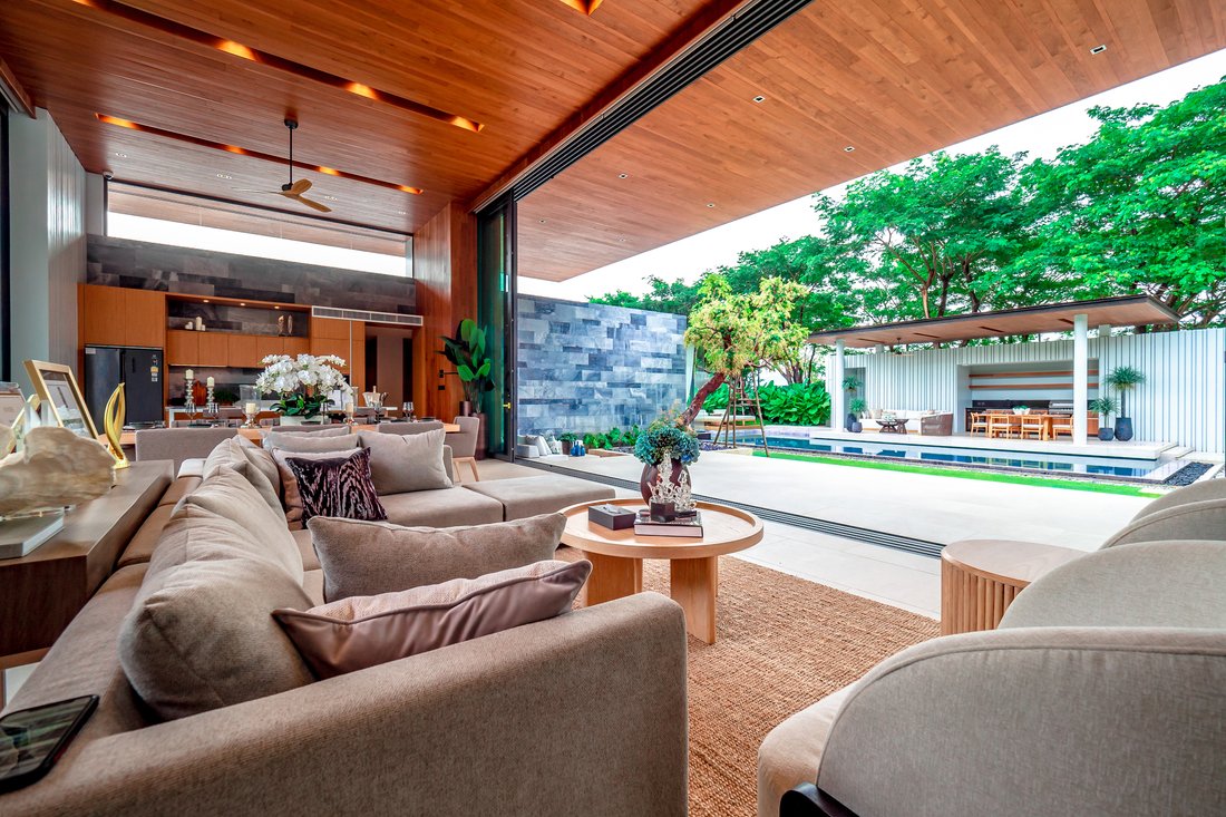 Villa in Choeng Thale, Phuket, Thailand 1 - 15823938