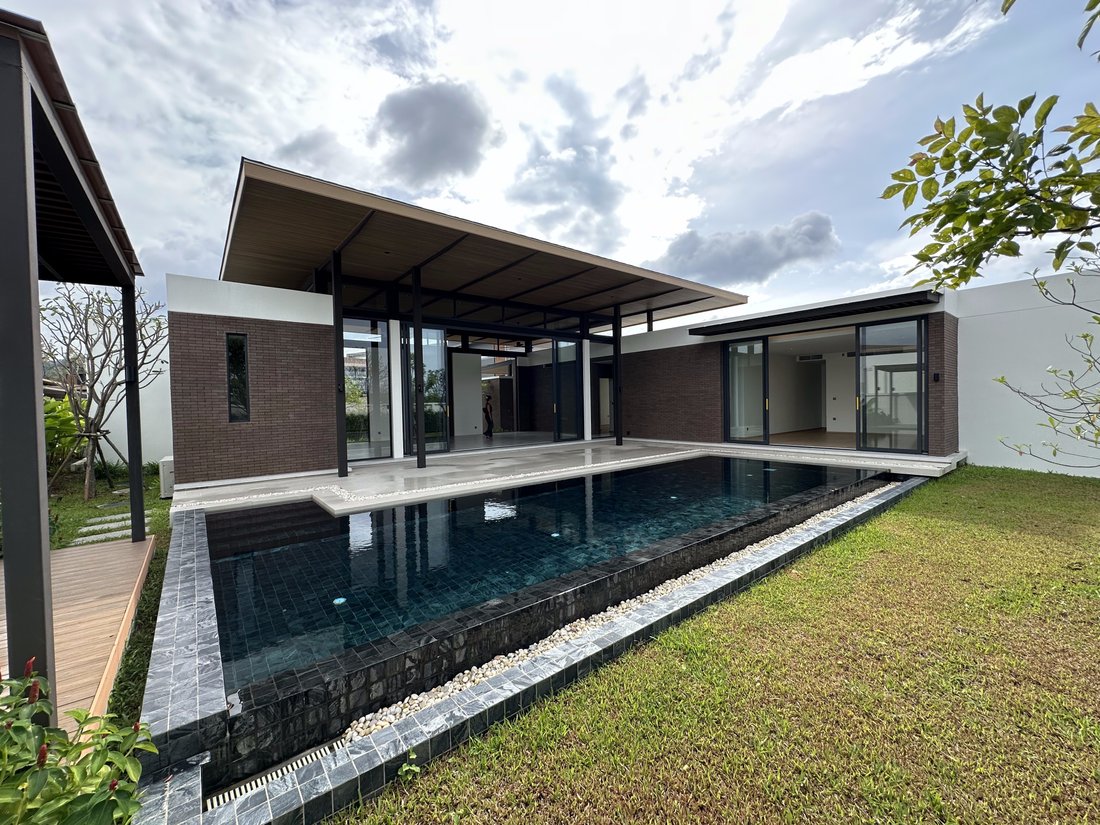 Villa in Choeng Thale, Phuket, Thailand 1 - 15824012