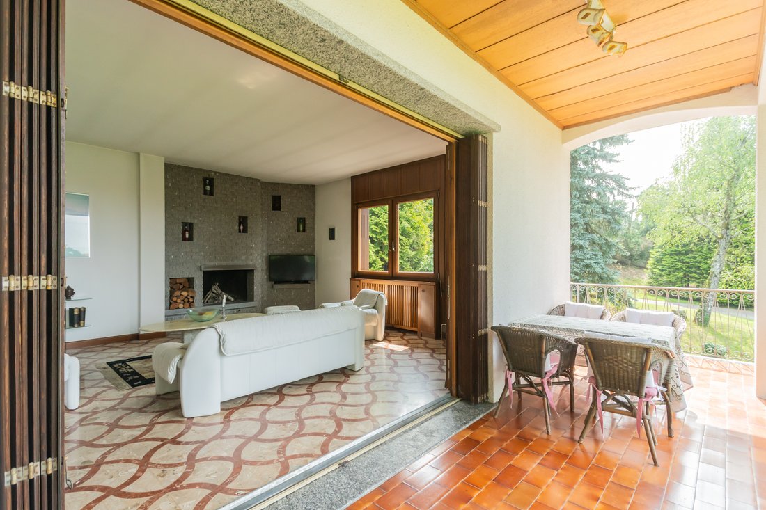 Villa in Saltrio, Lombardei, Italien 3 - 15824097