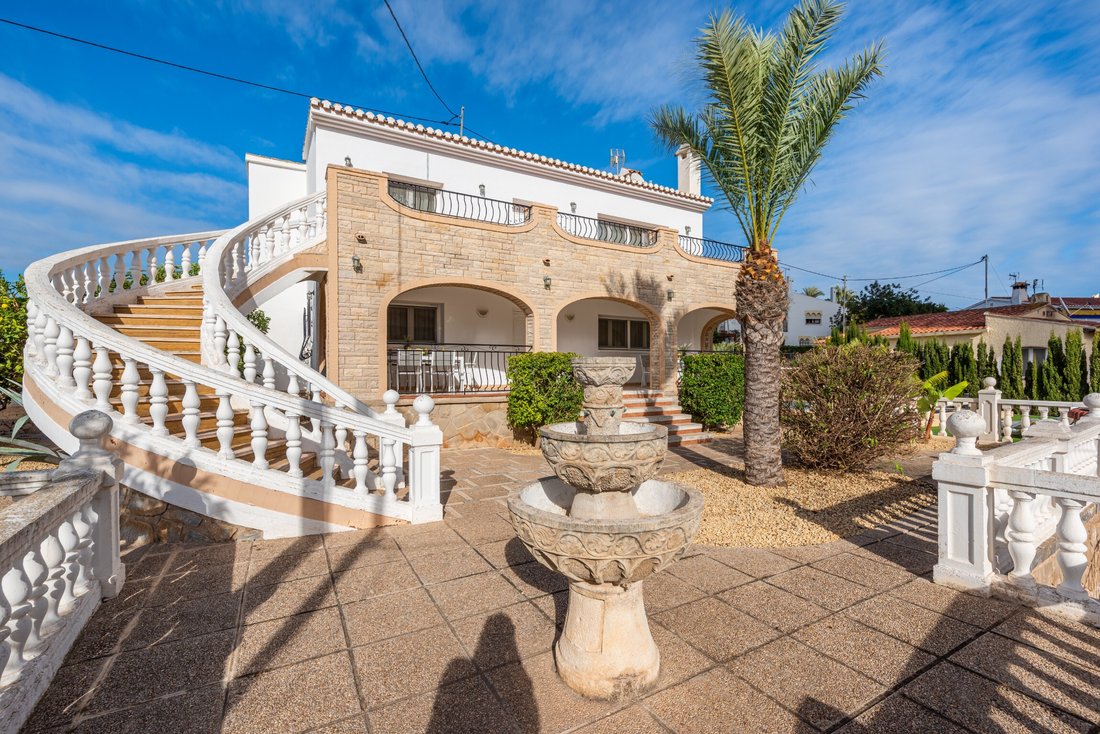 Villa in Calp / Calpe, Valencian Community, Spain 1 - 15824516