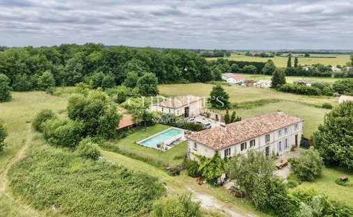 House in Vanzac, Nouvelle-Aquitaine, France 1