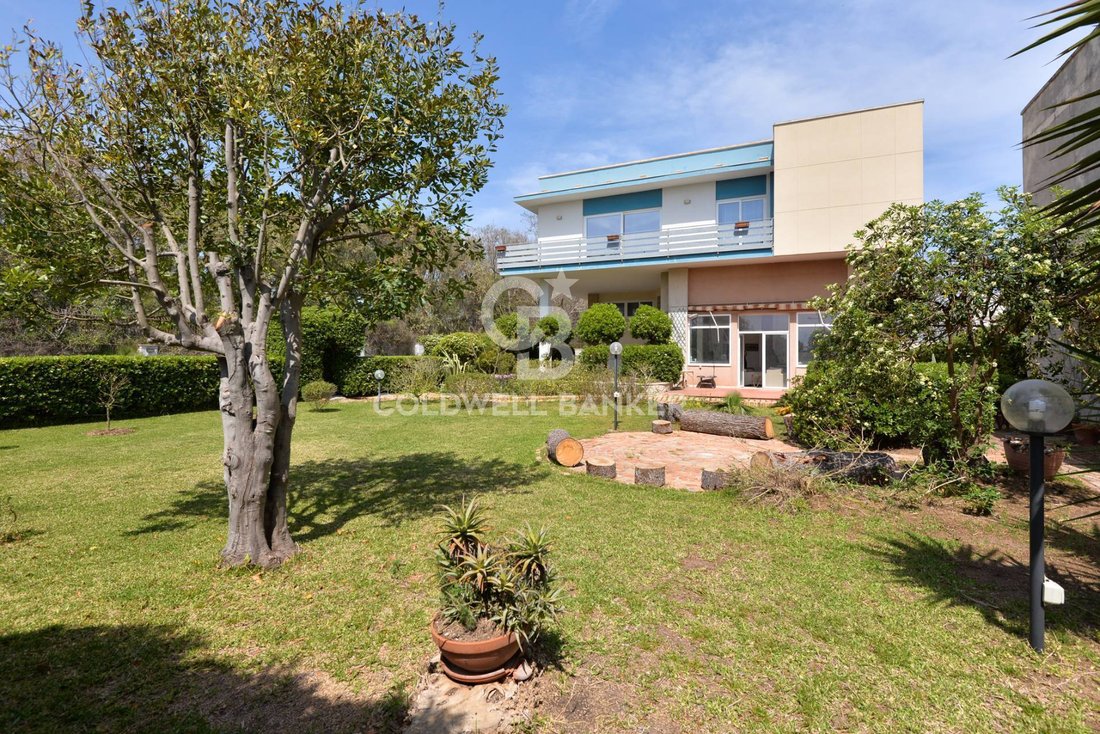 Villa en Lecce, Apulia, Italia 2 - 15826844