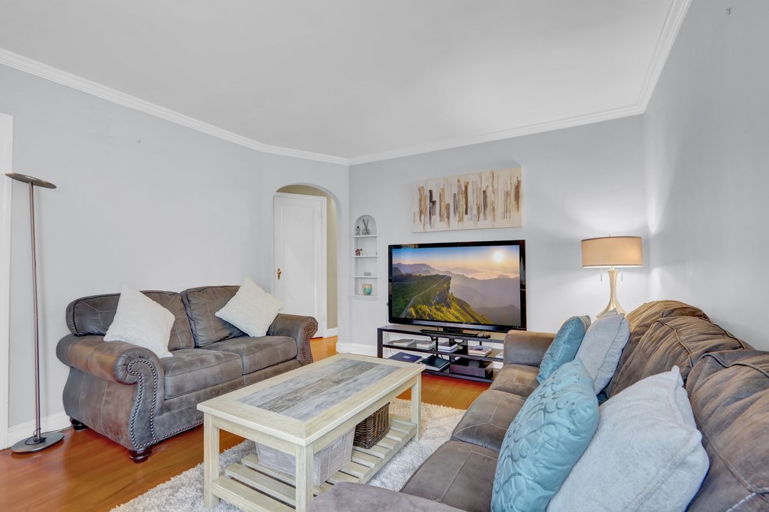House in New York, New York, United States 5 - 15824600