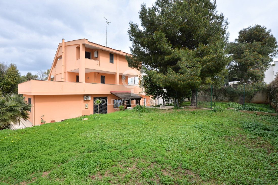 Villa en Lecce, Apulia, Italia 1 - 15826841