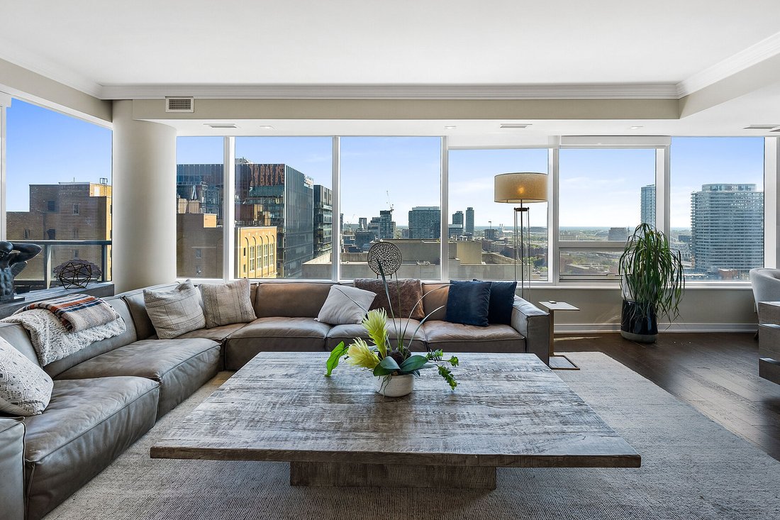 Condo in Toronto, Ontario, Canada 1 - 15827549