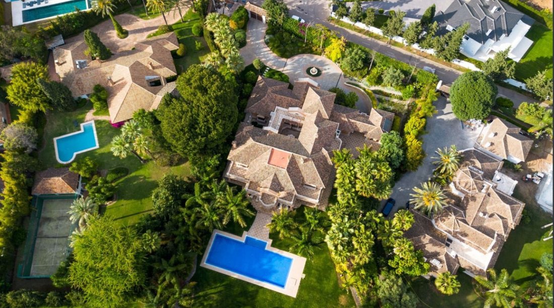 Villa in Guadalmina Baja, San Pedro de Alcantara, Spain 2 - 15825305