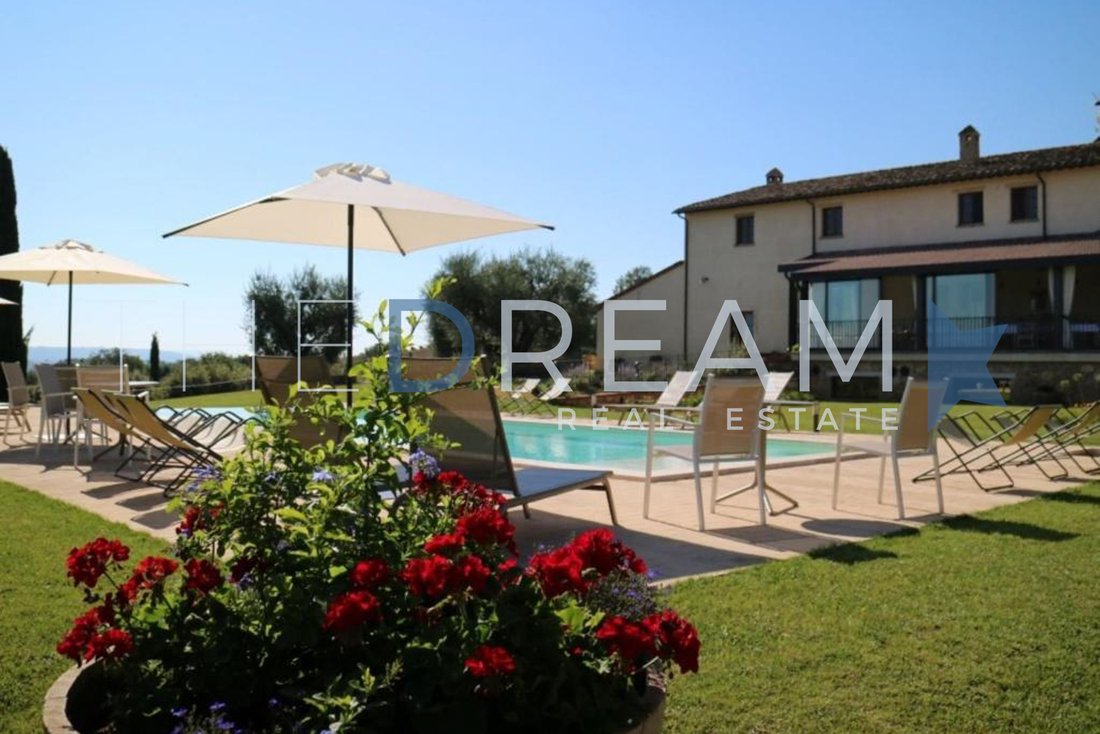 Villa in Sarteano, Tuscany, Italy 2 - 15825271