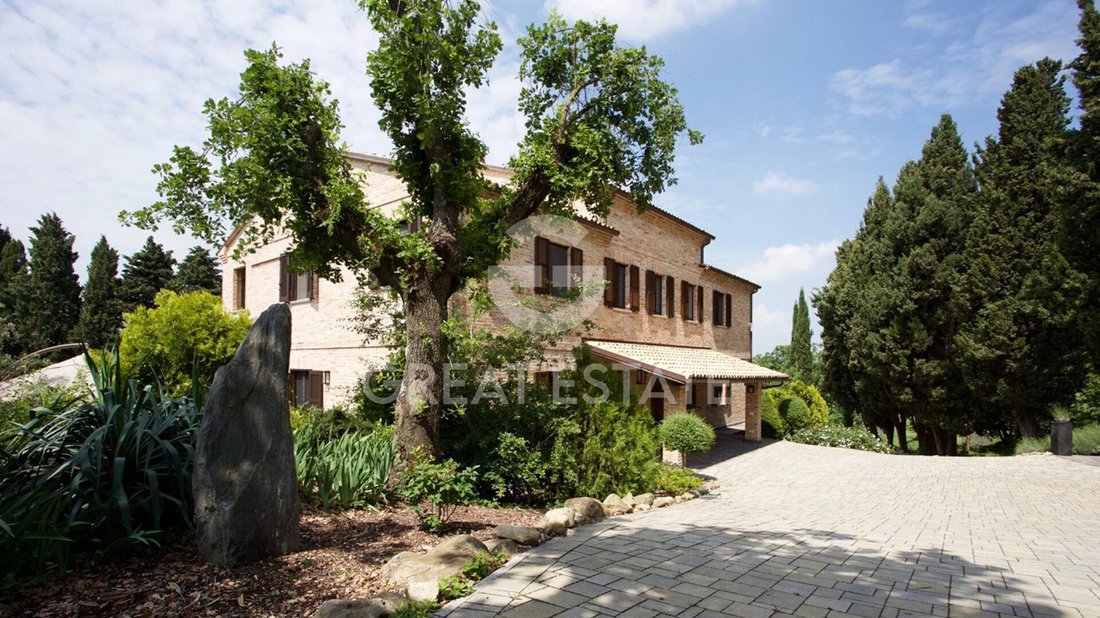 Estate in Terre Roveresche, Marche, Italy 4 - 15826375