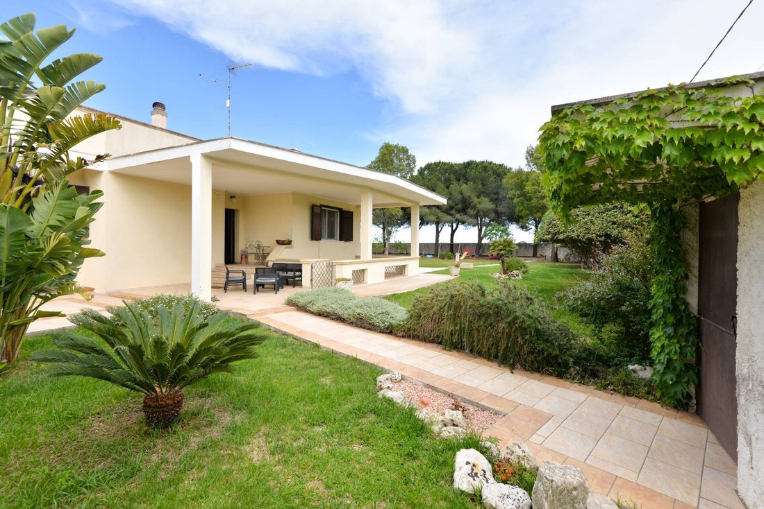 Villa en Lecce, Apulia, Italia 1 - 15826857