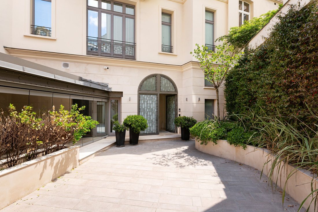 House in Paris, Île-de-France, France 2 - 15826225