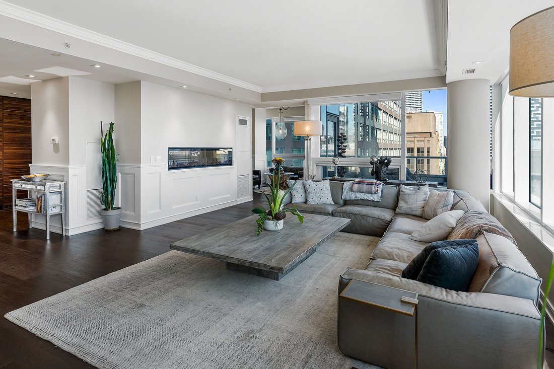 Condo in Toronto, Ontario, Canada 3 - 15827549
