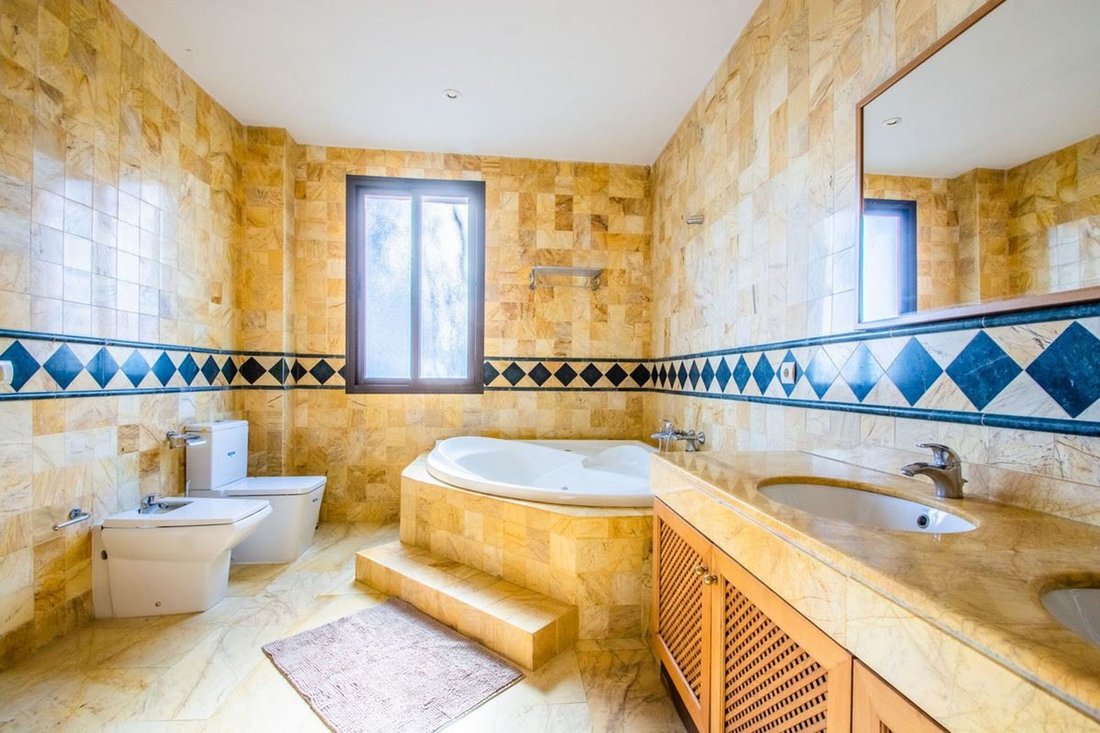 Apartment in Cancelada, Estepona, Andalusia 4 - 15825298