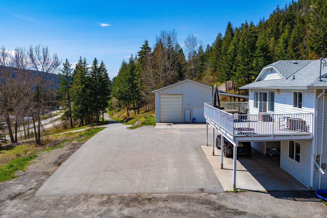 House in Kelowna, British Columbia, Canada 5 - 15826355
