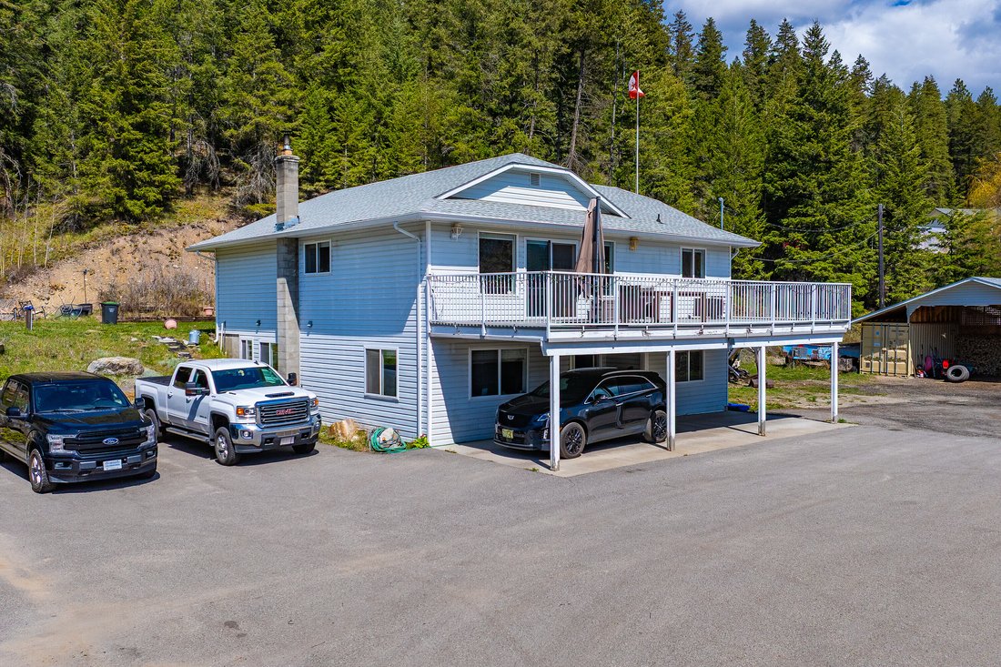 House in Kelowna, British Columbia, Canada 2 - 15826355