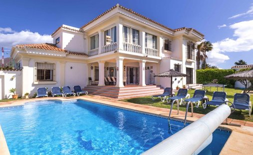 Villa a Estepona, Andalusia, Spagna 1