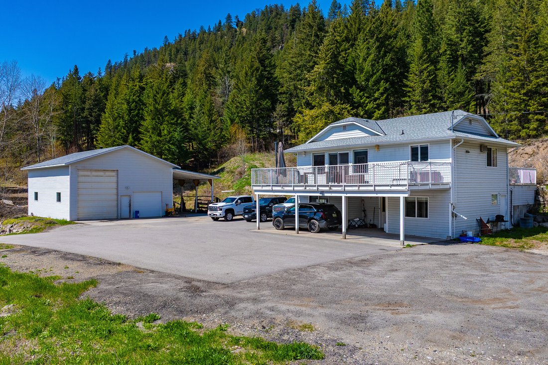House in Kelowna, British Columbia, Canada 1 - 15826355