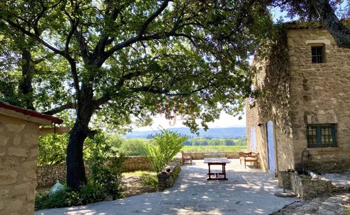 Country House in Cucuron, Provence-Alpes-Côte d'Azur, France 1
