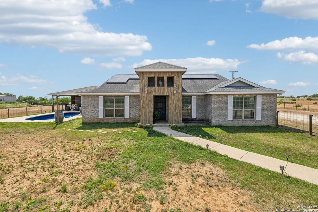 House in Adkins, Texas, United States 1 - 15827074