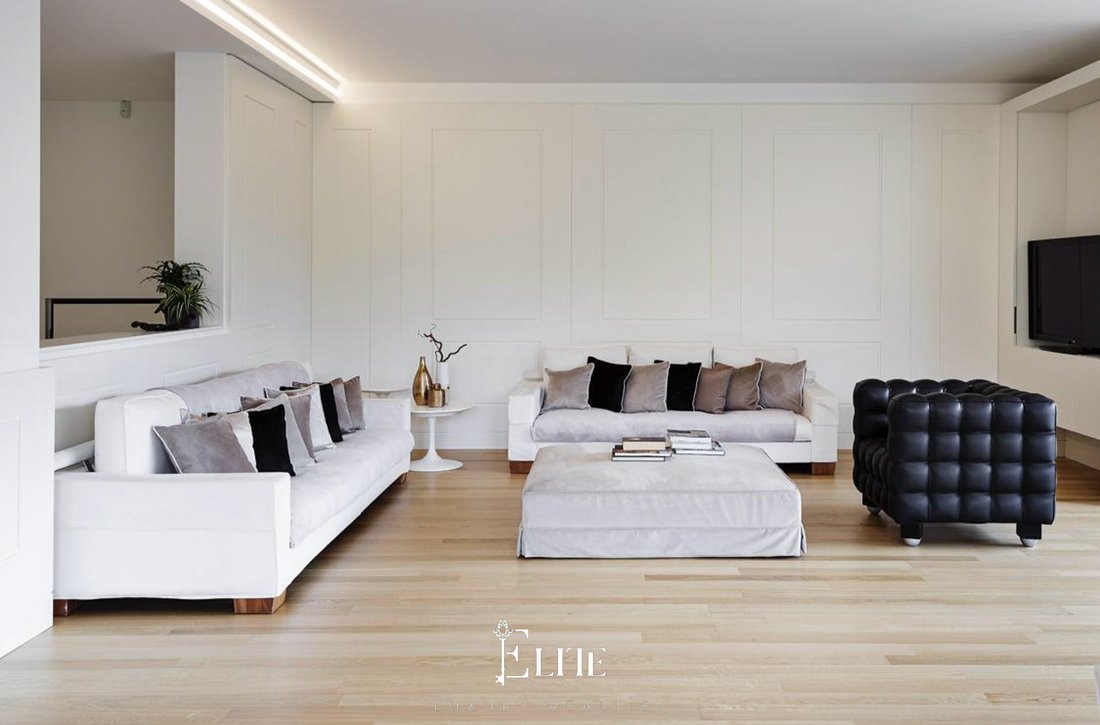 Villa in Casbeno, Varese, Lombardy 4 - 15824636