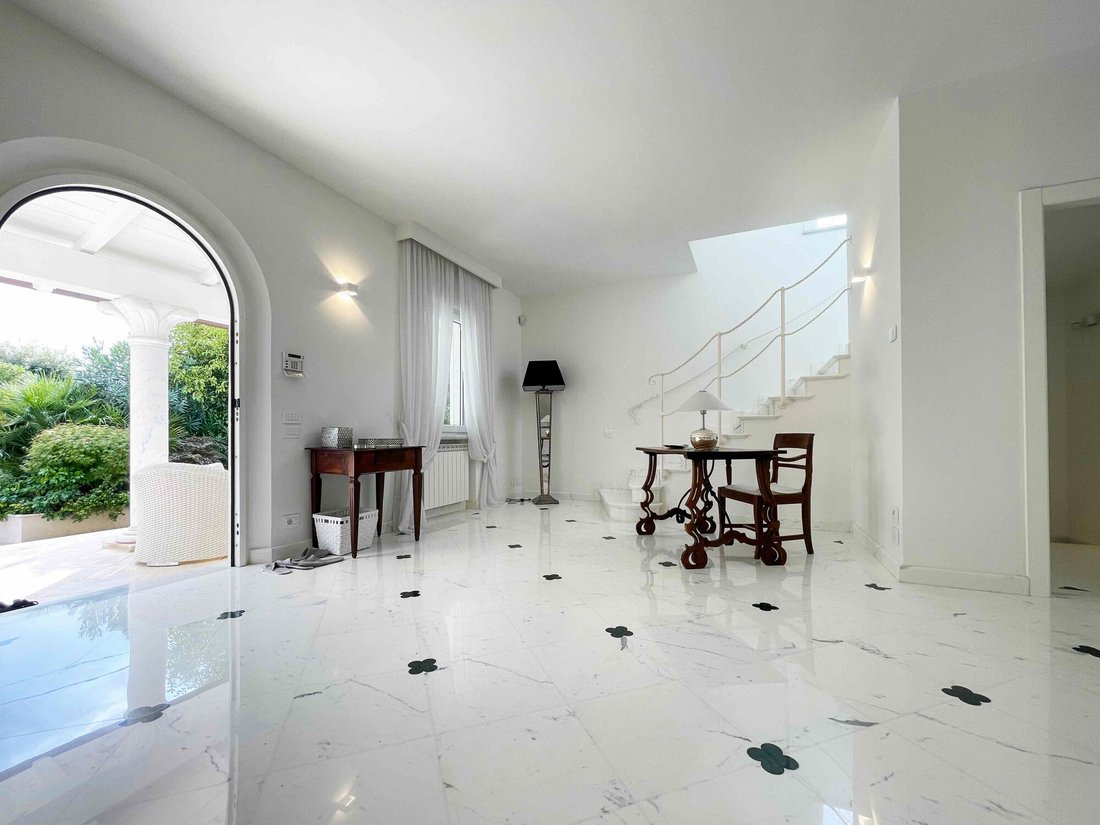 Villa in Pietrasanta, Tuscany, Italy 3 - 15827947