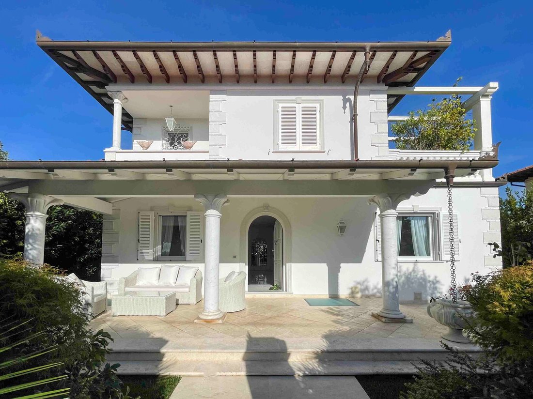 Villa in Pietrasanta, Tuscany, Italy 1 - 15827947