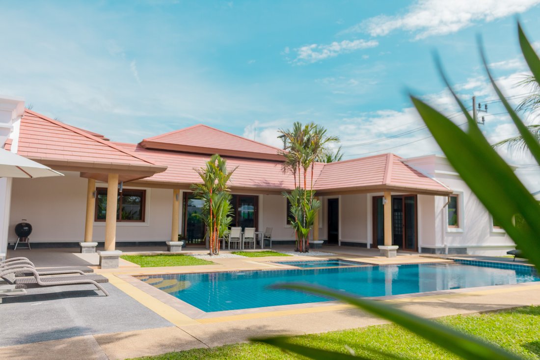 Villa in Choeng Thale, Phuket, Thailand 1 - 15828327