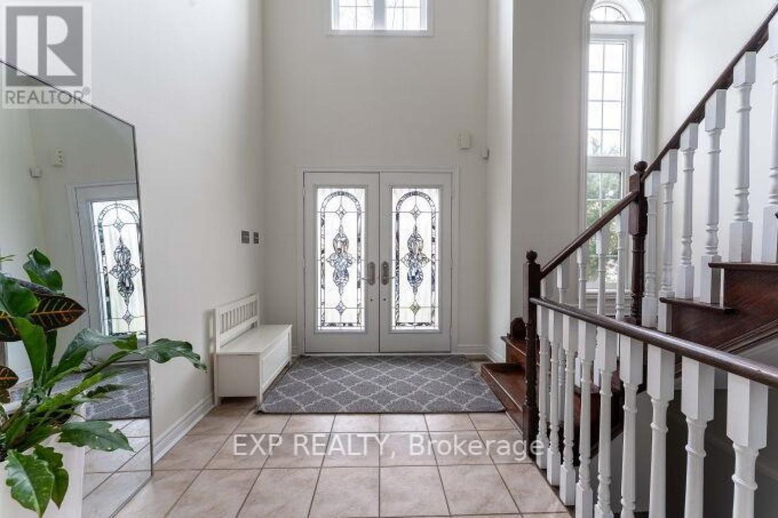 House in Oakville, Ontario, Canada 3 - 15829361
